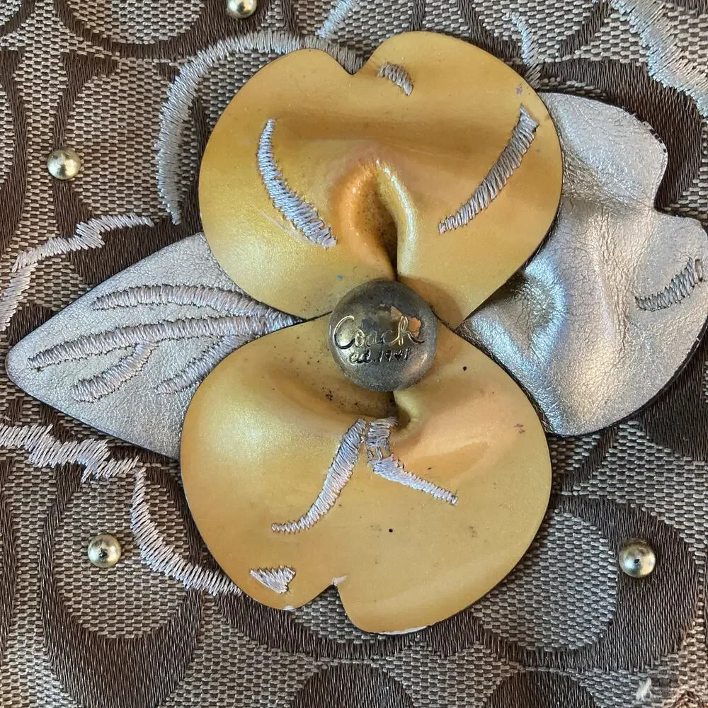Coach Signature Daisy Clutch 8x6 Brown C Canvas Wristlet